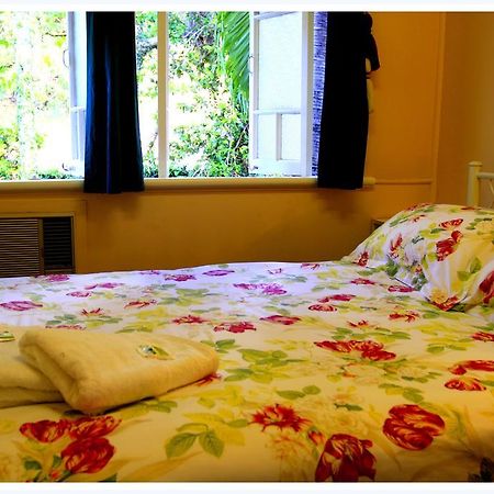 Coral Lodge Bed And Breakfast Inn Townsville Eksteriør billede